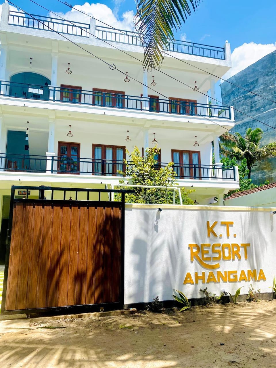 Property building, Balcony/Terrace, Logo/Certificate/Sign