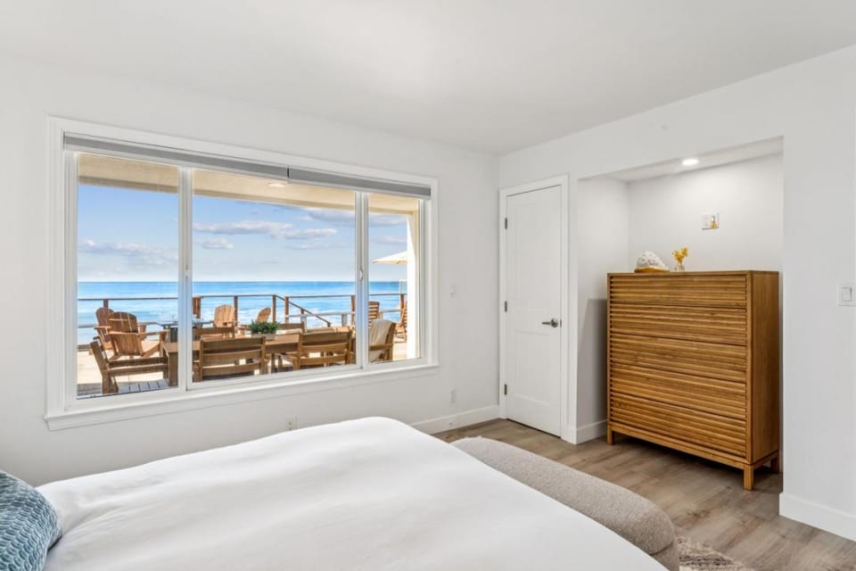 Sea Glass Beach Road Villa On the SAND Luxury and relaxation House in Capistrano Beach