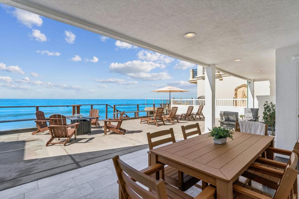 Sea Glass Beach Road Villa On the SAND Luxury and relaxation House in Capistrano Beach