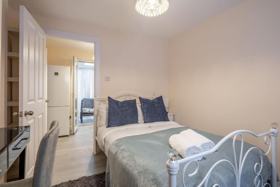 Newly refurbed 3Bed Annexe - With Parking! House in Cambridge