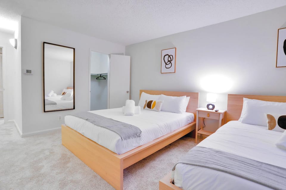 Bed, Bedroom, towels, wardrobe