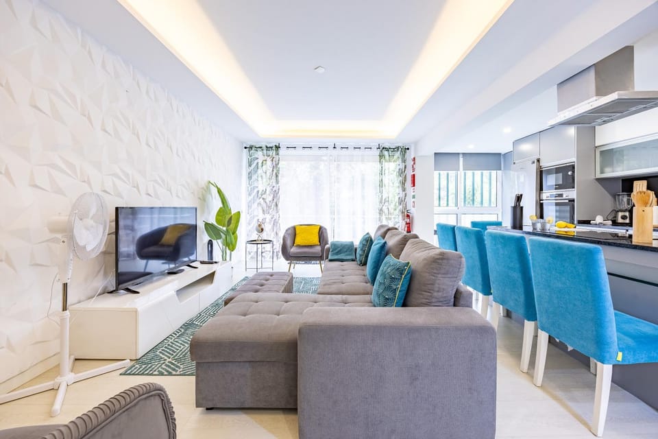 Funchal Center with Sea Views & Free Parking by YOUR KEY MADEIRA Apartment in Funchal