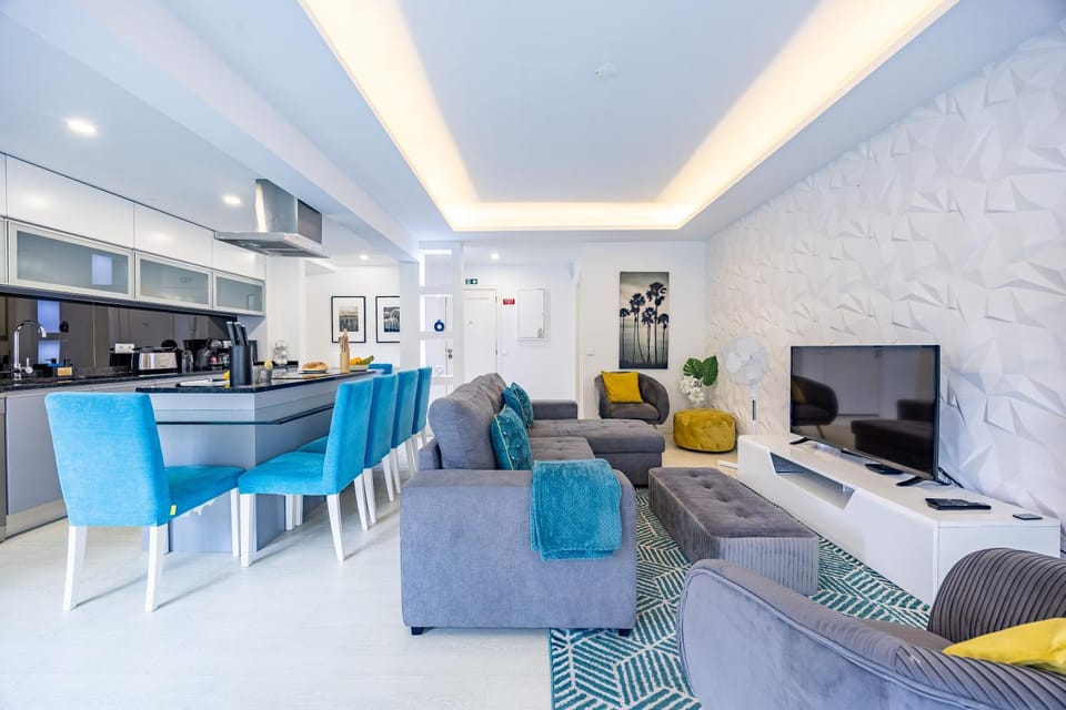 Funchal Center with Sea Views & Free Parking by YOUR KEY MADEIRA Apartment in Funchal