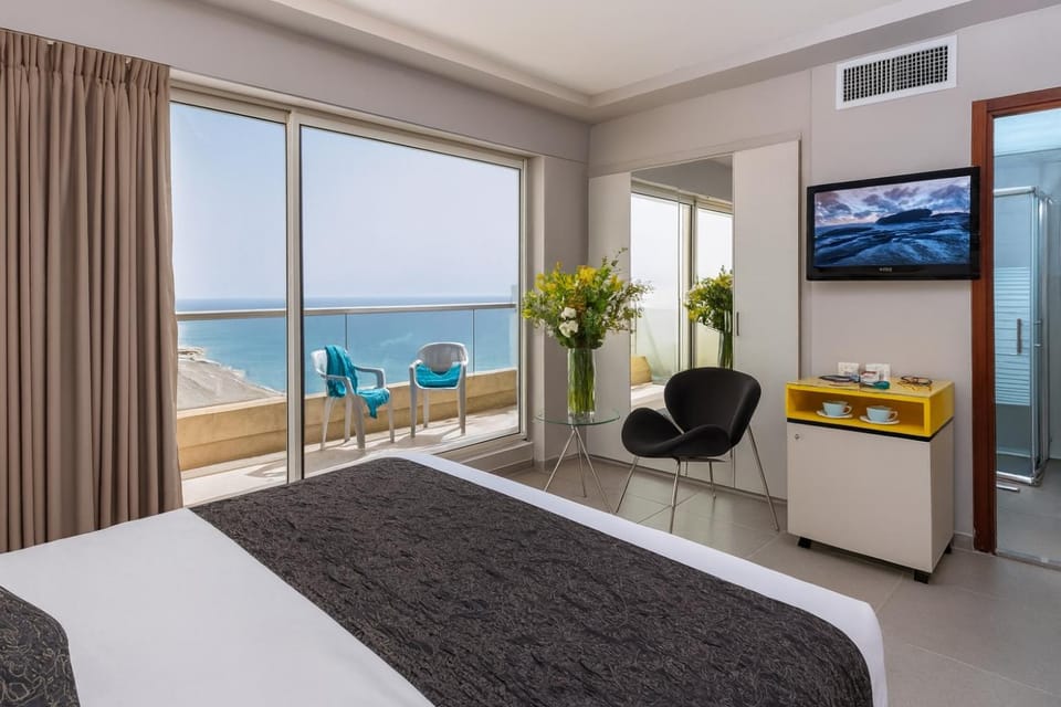Property building, Bedroom, Sea view