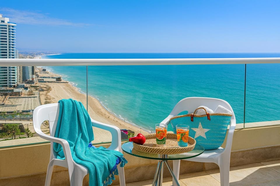 Bedroom, sunbed