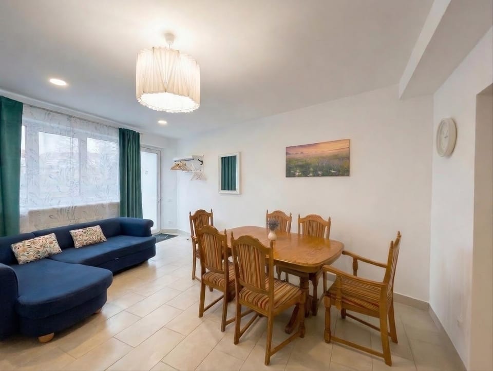 Kitchen or kitchenette, Seating area, Dining area, Lunch, kitchen