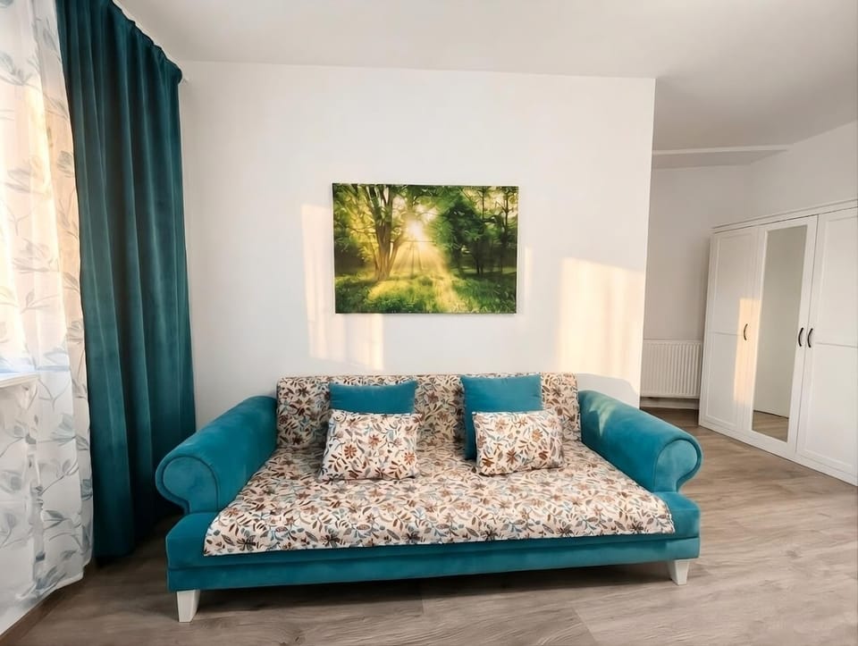 Bed, TV and multimedia, Bedroom