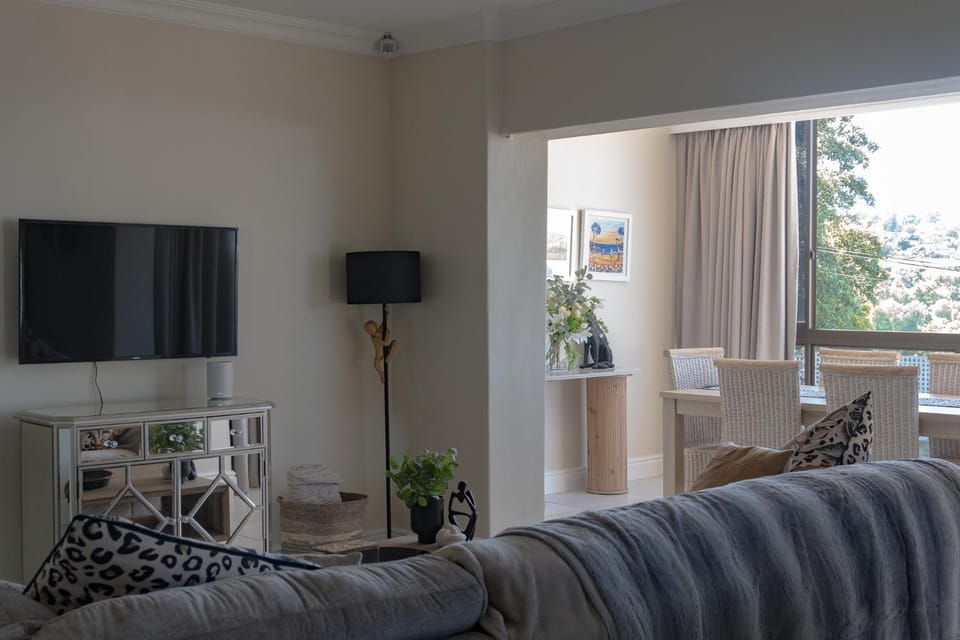 Communal lounge/ TV room, TV and multimedia, Living room, Seating area