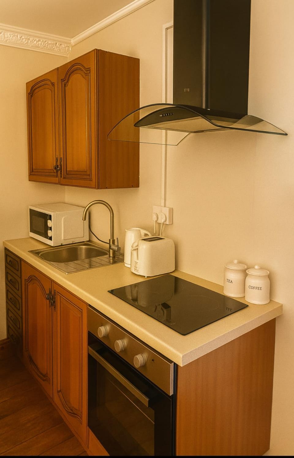 Coffee/tea facilities, Kitchen or kitchenette, stove, toaster