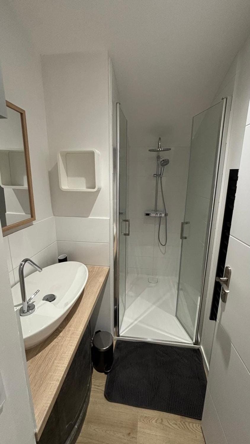 Shower, Bathroom, towels