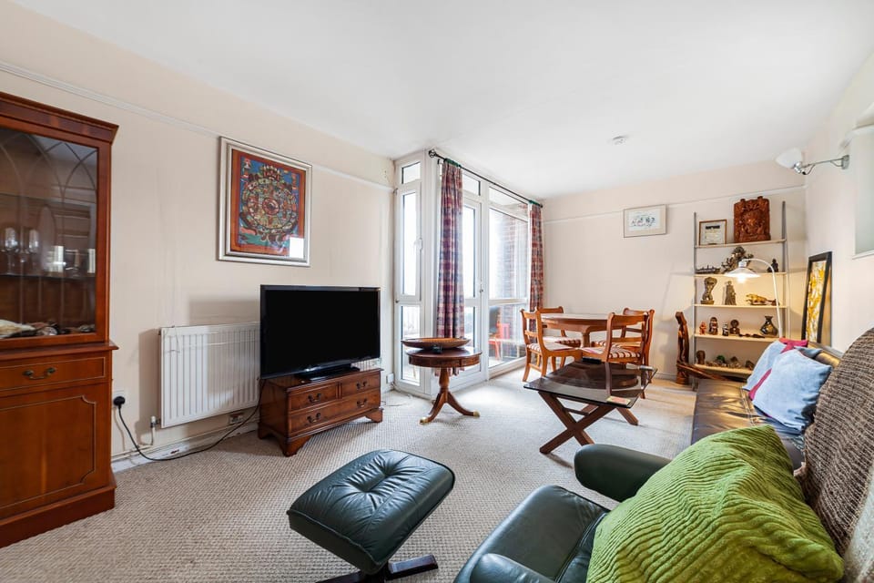Chic 1BR flat with balcony and city view, Walworth Apartment in London Borough of Southwark