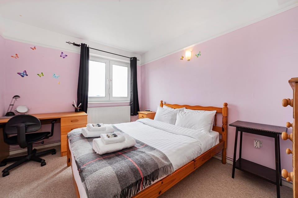Chic 1BR flat with balcony and city view, Walworth Apartment in London Borough of Southwark