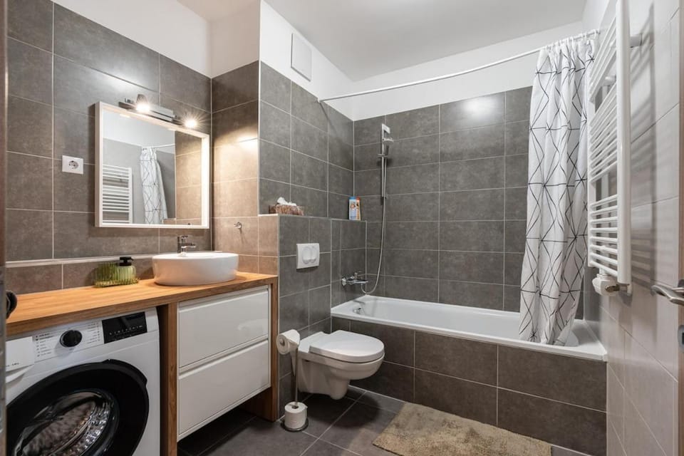 Garage-200M to Subway-Prestige 08-2 Apartment in Budapest