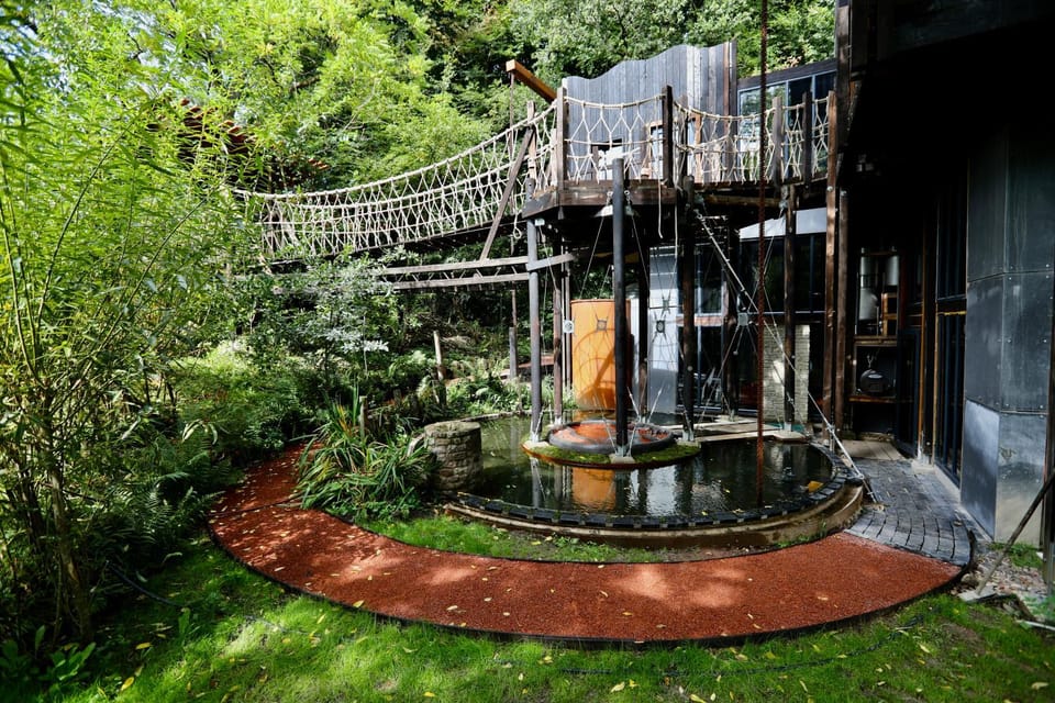 Zero Zero Treehouse Villa in Forest of Dean