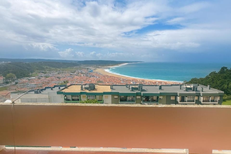 Almaréa Ocean View & Private Panoramic Terrace Apartment in Nazaré