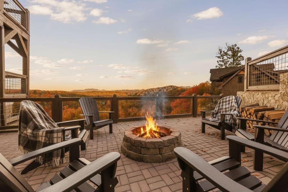Sunset Mountain View - Indoor Pool - Luxury Lodge House in Sevier County