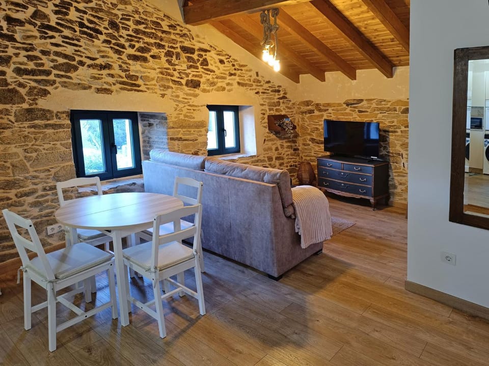 Communal lounge/ TV room, TV and multimedia, Living room, Seating area, Dining area, Evening entertainment