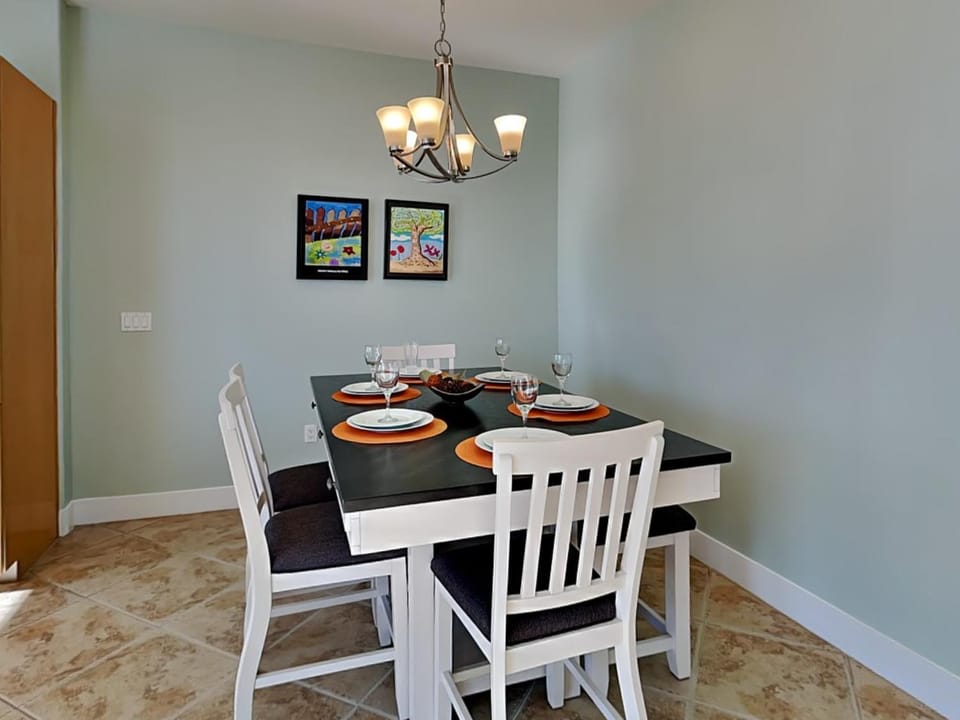 Seating area, Dining area, furniture