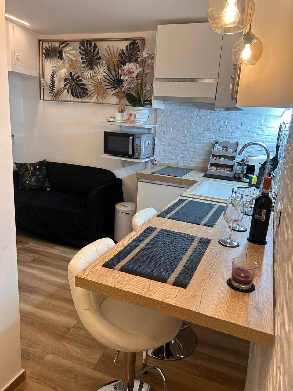 Kitchen or kitchenette, Dining area, minibar, stove