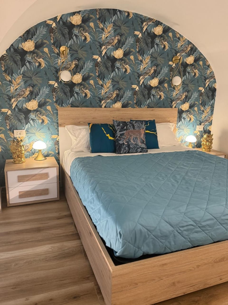 Bed, Photo of the whole room, Bedroom