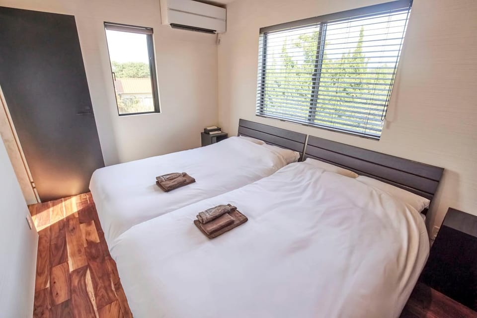Bed, Photo of the whole room, Bedroom, towels, air conditioner