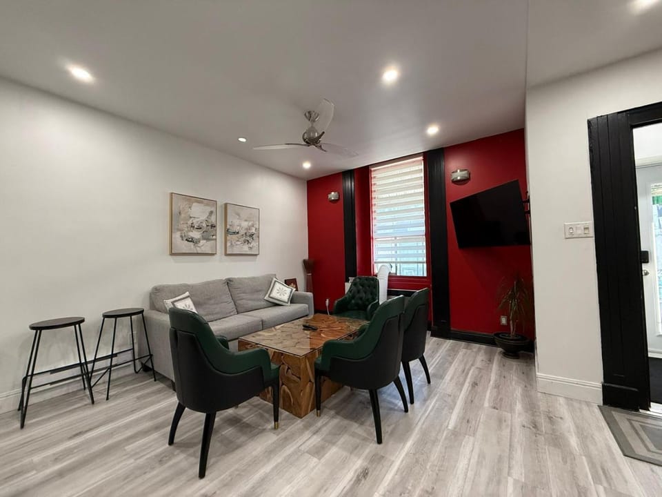 Communal lounge/ TV room, TV and multimedia, Living room, Seating area