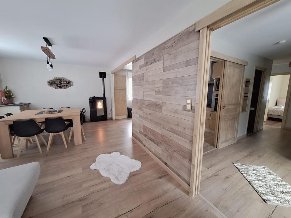 Dining area, internet