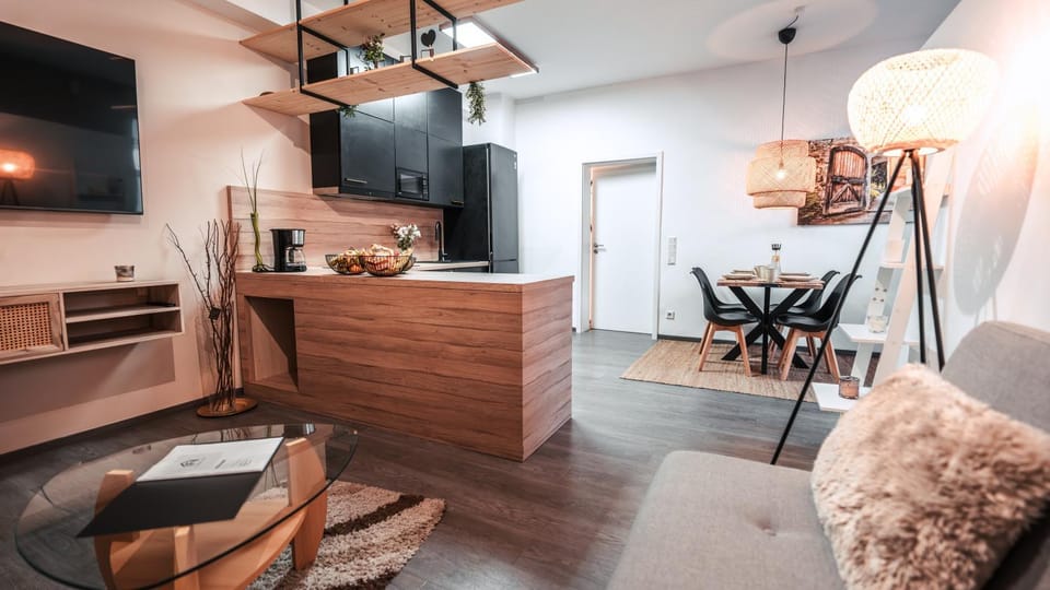 TV and multimedia, Coffee/tea facilities, Kitchen or kitchenette, Living room, Seating area, Dining area, heating, heating, internet, internet, microwave, pet friendly, kitchen, kitchen