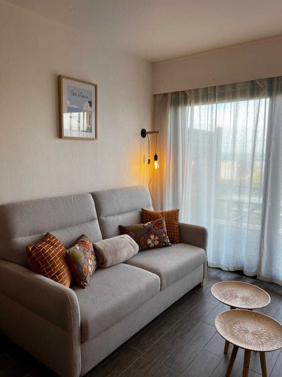 Bed, Living room