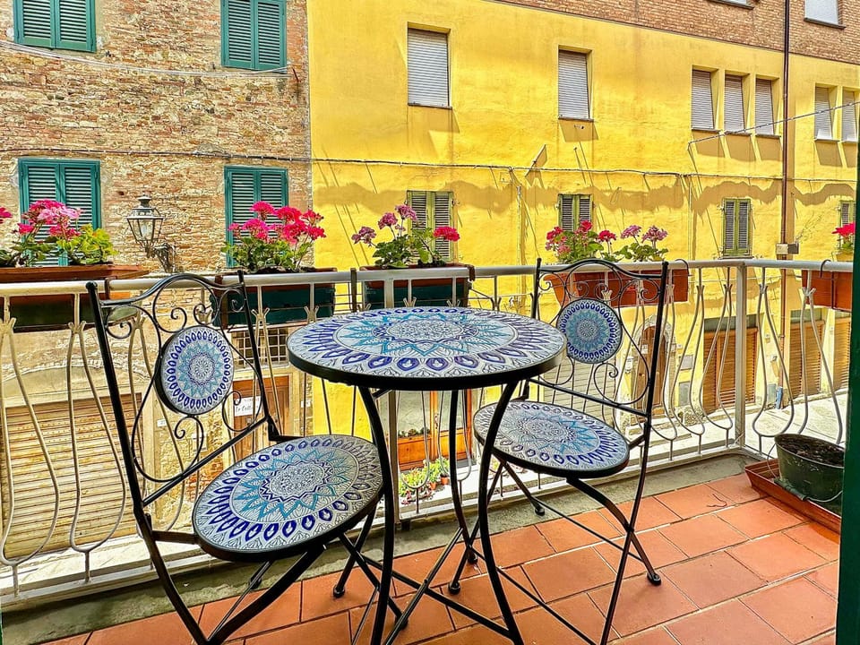 View (from property/room), Balcony/Terrace, Dining area