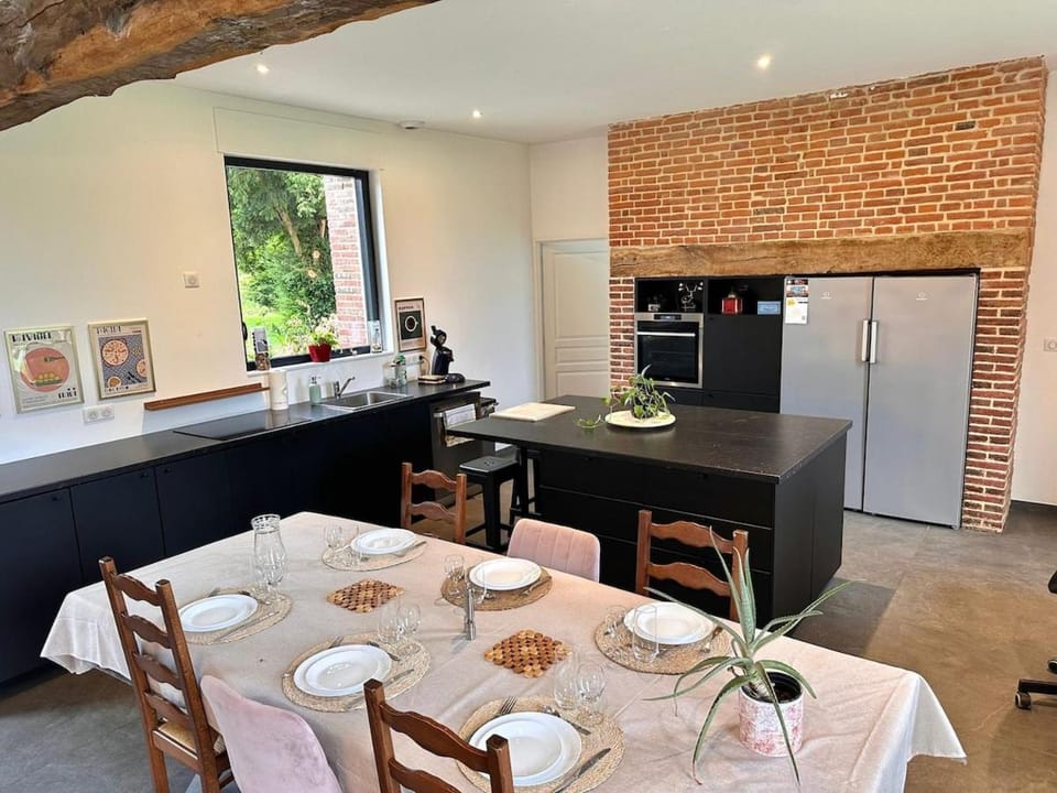 Coffee/tea facilities, Kitchen or kitchenette, Dining area, dishwasher, oven, pet friendly, stove
