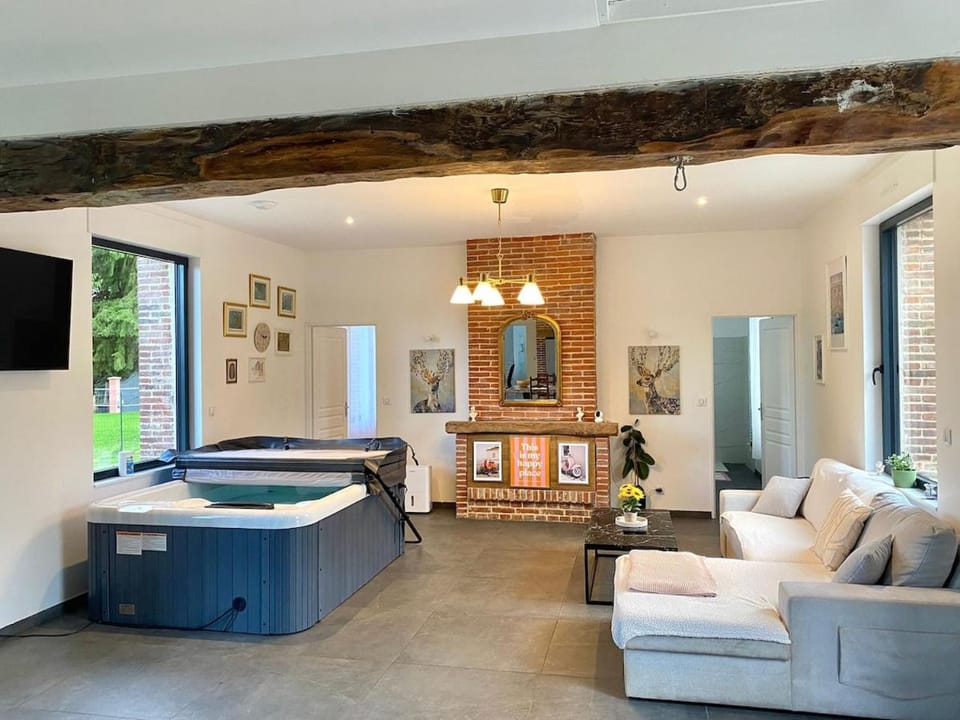 Hot Tub, Living room