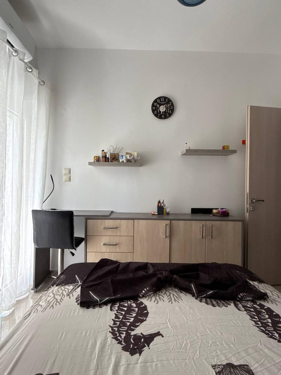 Bed, Photo of the whole room, Bedroom