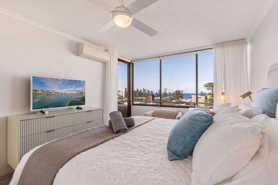 Harbourside apartment with Breathtaking Views Apartment in Manly