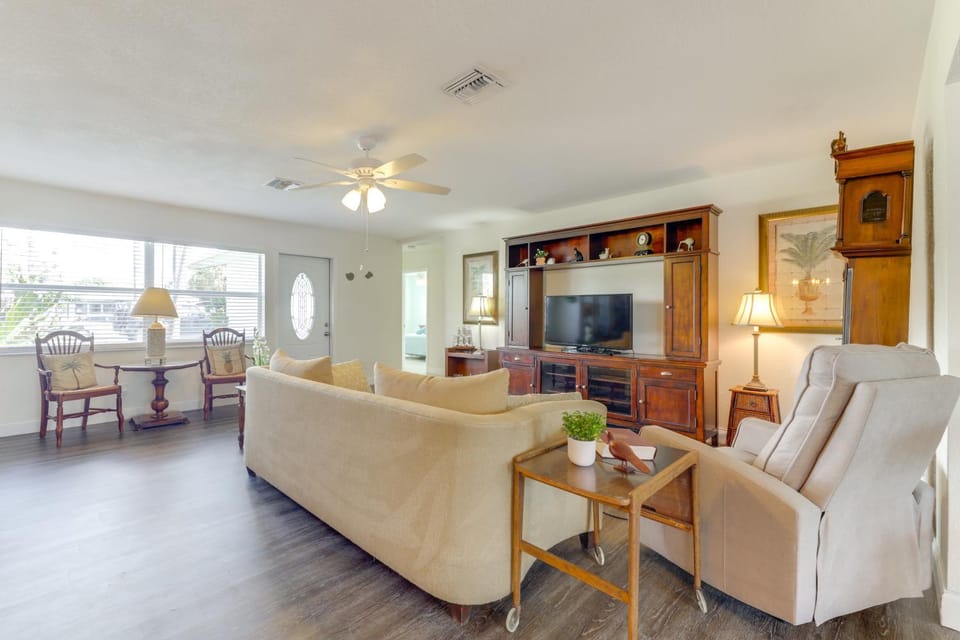 1 Mi to Sand! Deerfield Beach Home w/ Patio House in Deerfield Beach