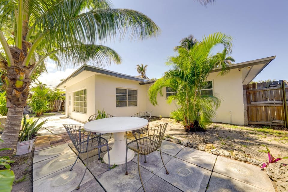 1 Mi to Sand! Deerfield Beach Home w/ Patio House in Deerfield Beach
