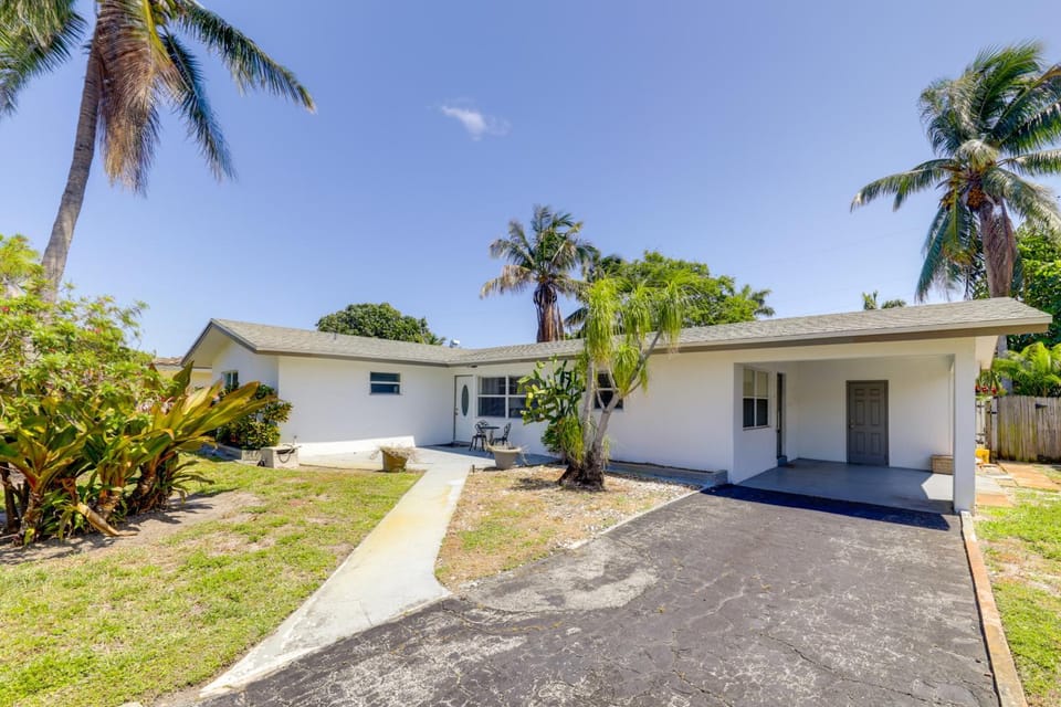 1 Mi to Sand! Deerfield Beach Home w/ Patio House in Deerfield Beach