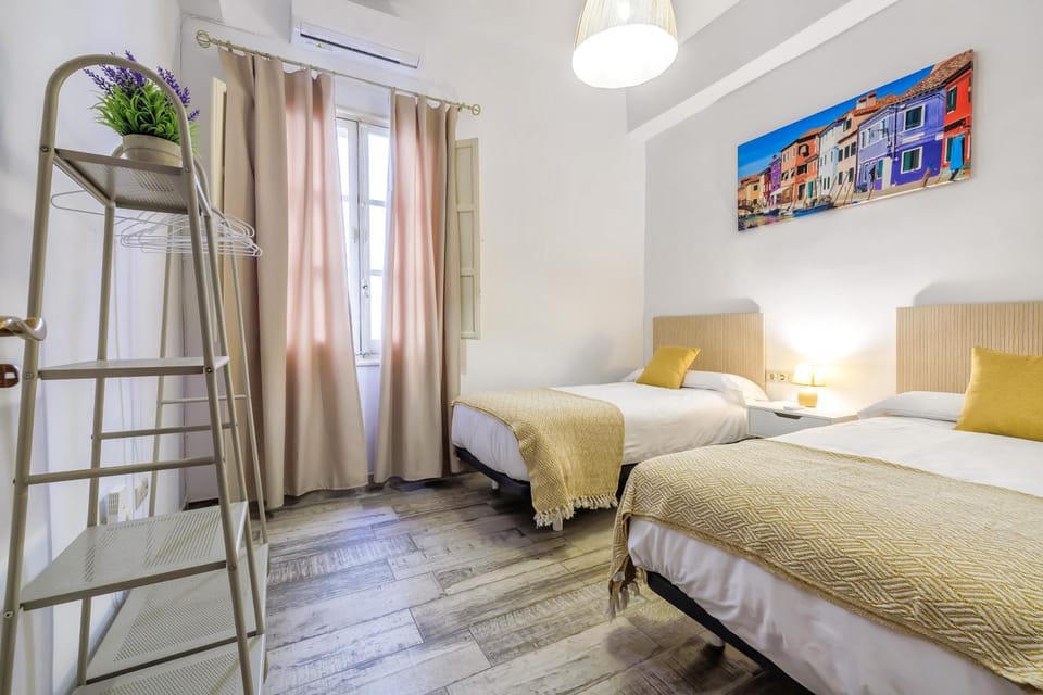 Bed, Photo of the whole room, Bedroom, heating, wardrobe, air conditioner