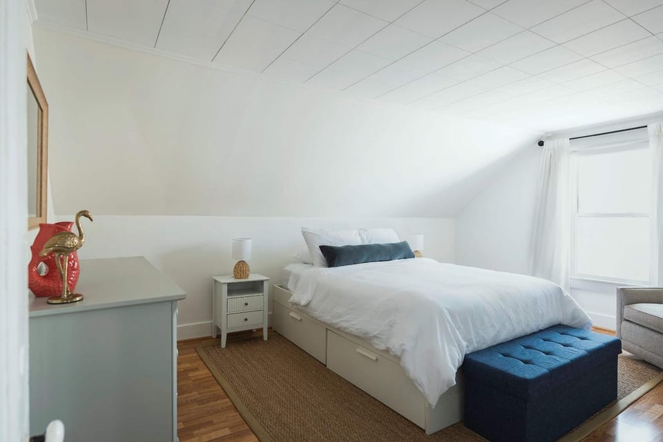 Stay at East Gloucester House in Gloucester