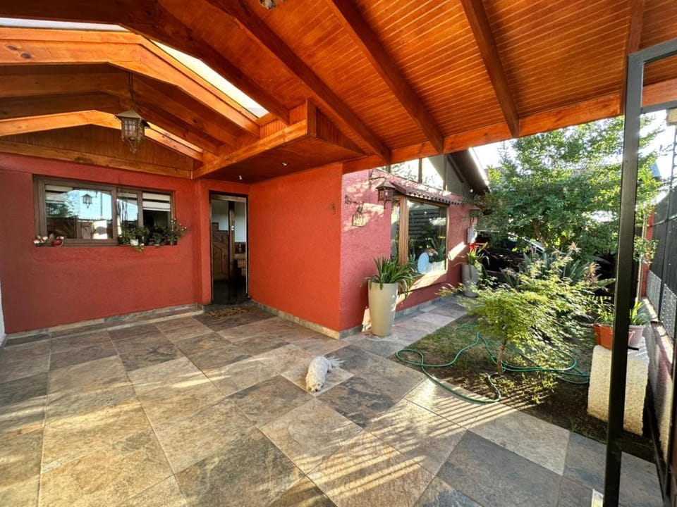 Terracota Travel Lodge Aeropuerto Stgo House in Santiago