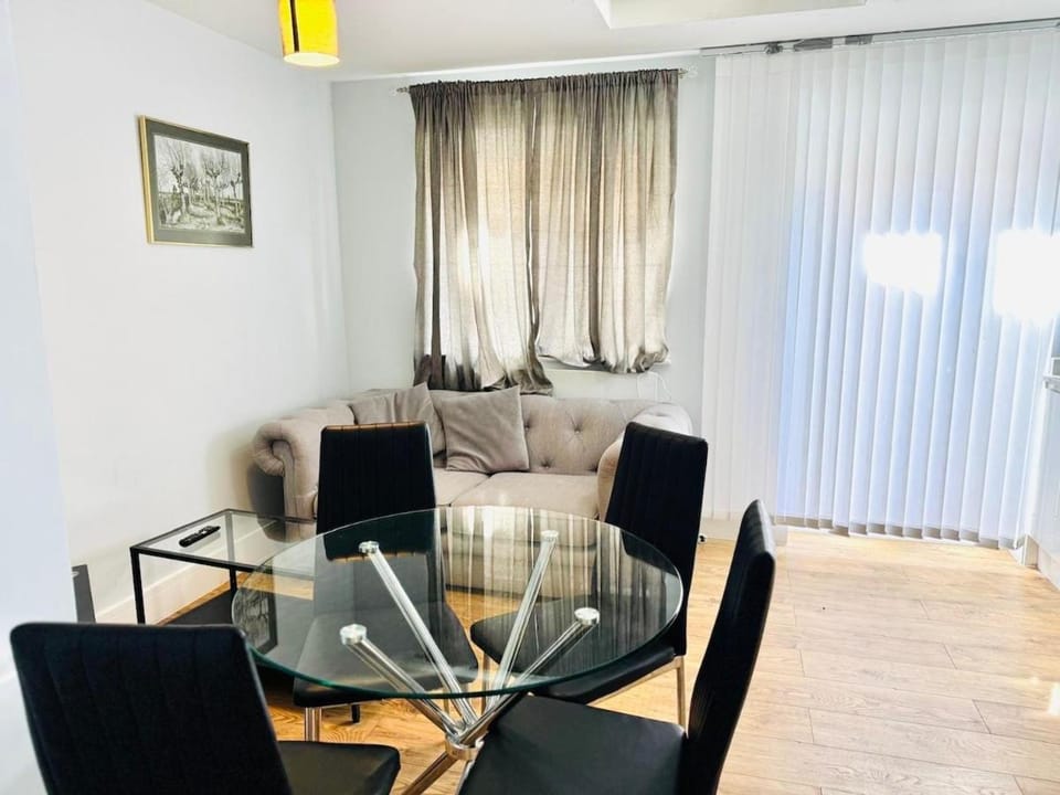 Spacious 1 Bedroom apartment in Maidstone Town Apartment in Maidstone