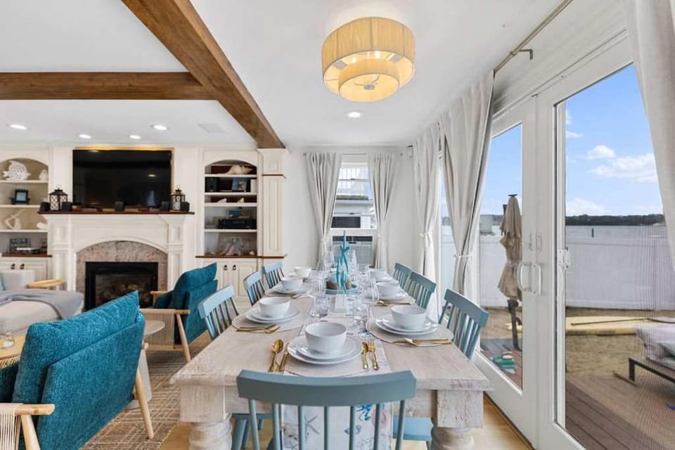 Luxury Waterfront Home Perfect for Family House in Swansea