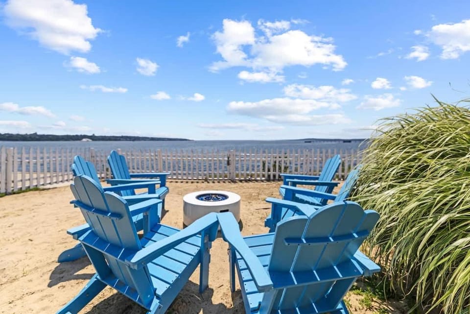 Luxury Waterfront Home Perfect for Family House in Swansea