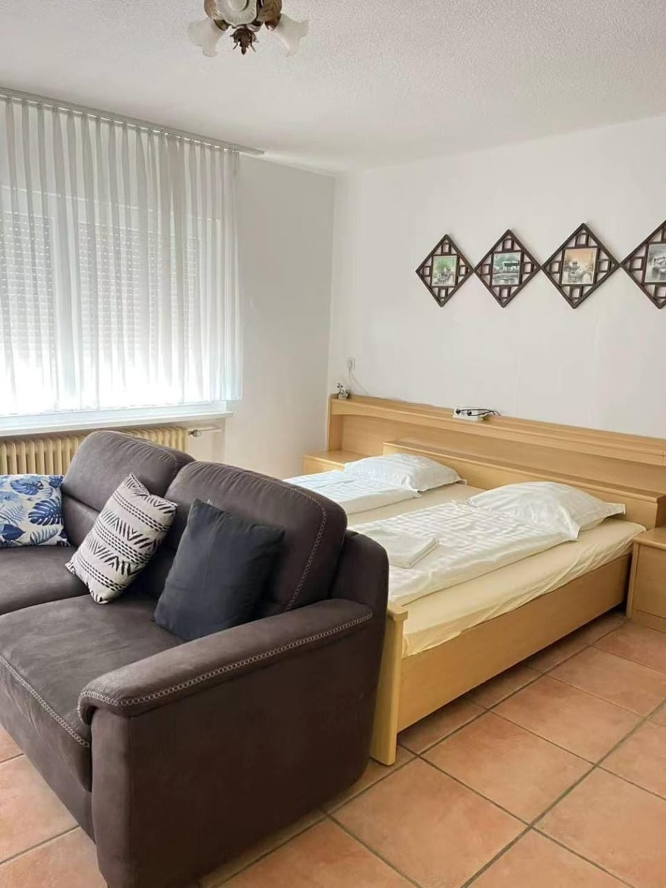 Bed, Photo of the whole room, Seating area, Bedroom