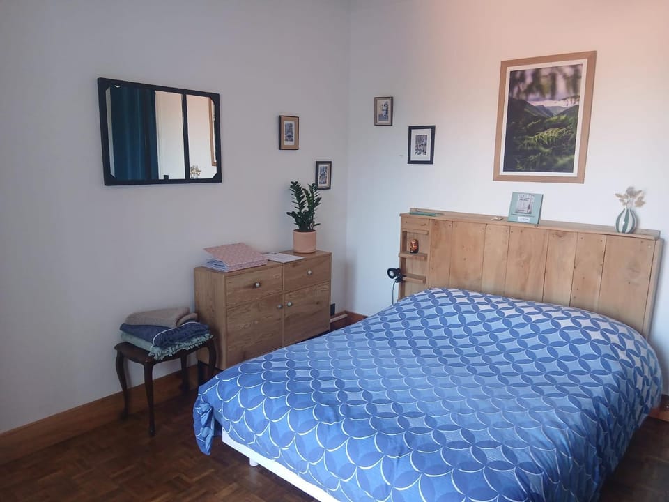 Chambre avec accès indépendant - WC et salle de bain privés, parking gratuit - vue montagne Vacation rental in Ciboure