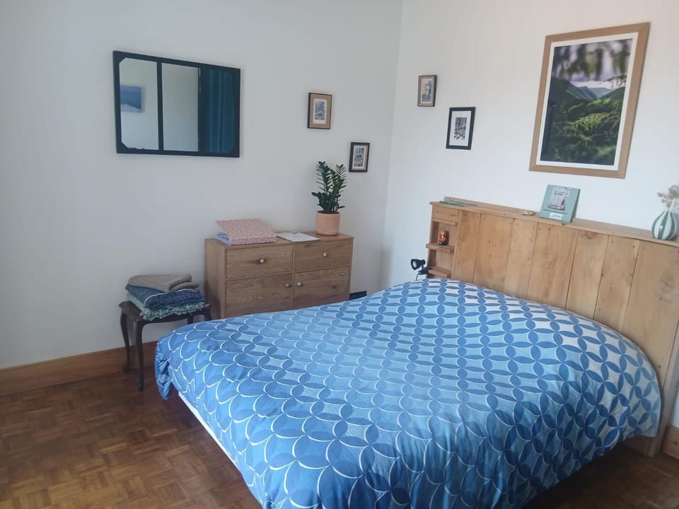 Chambre avec accès indépendant - WC et salle de bain privés, parking gratuit - vue montagne Vacation rental in Ciboure
