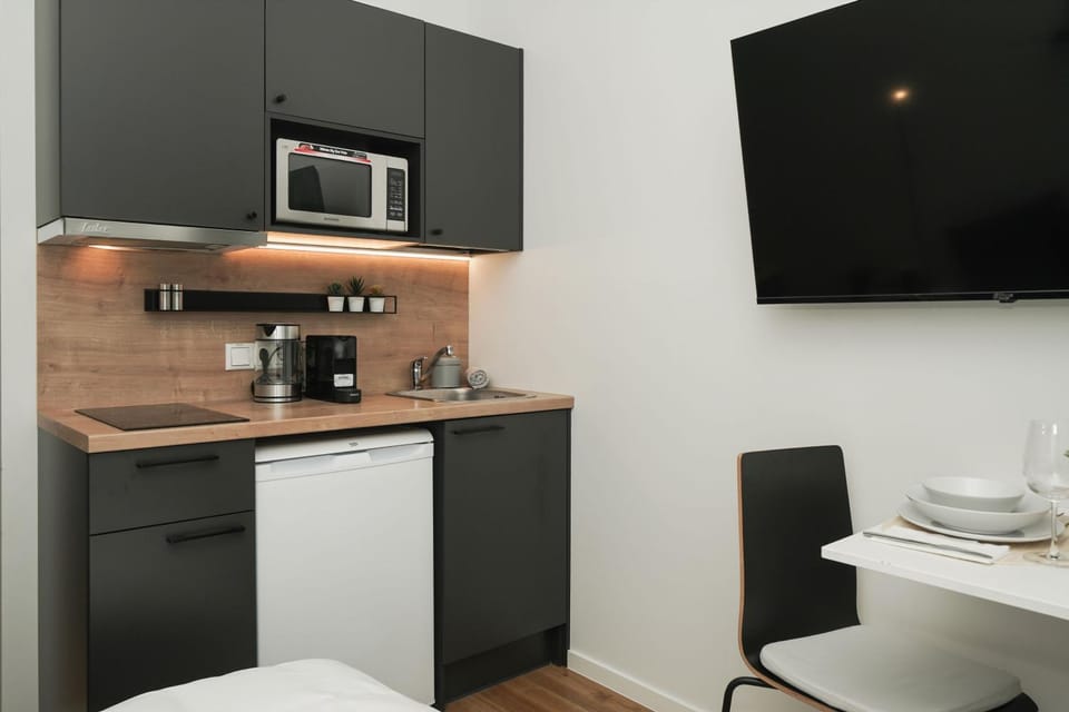 TV and multimedia, Coffee/tea facilities, Kitchen or kitchenette, stove, toaster