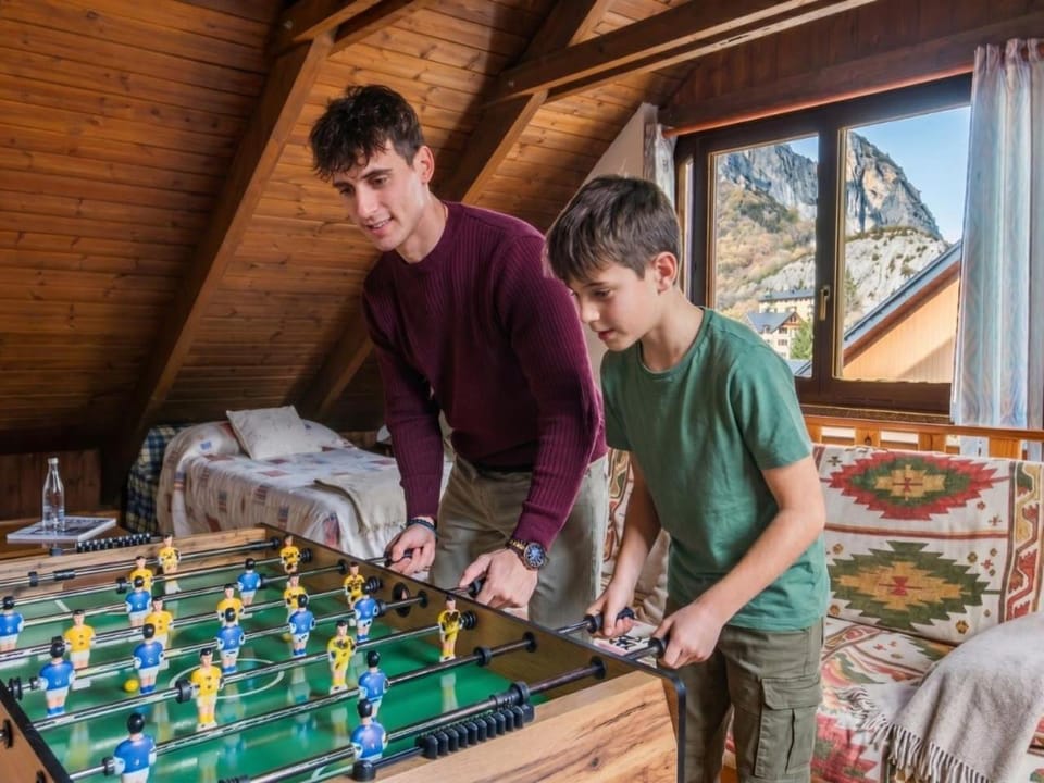 Casa Escarrilla,10 personas, Vistas&Patio, Game Room House in Aragon