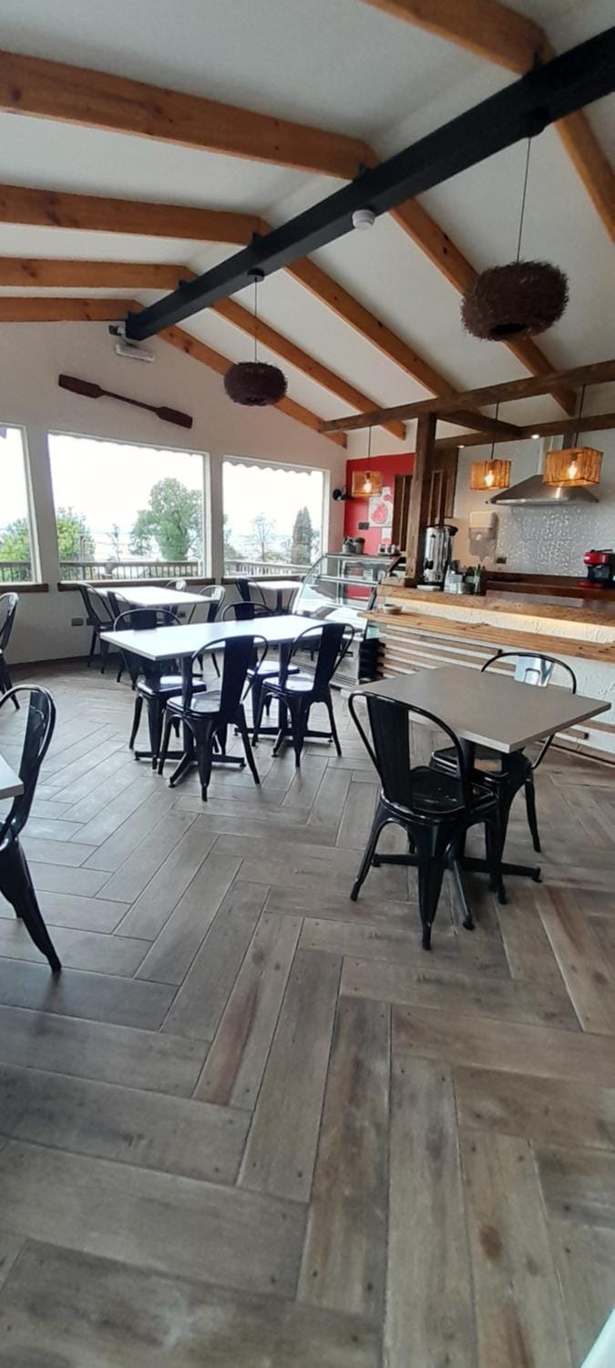 Living room, Seating area, Breakfast