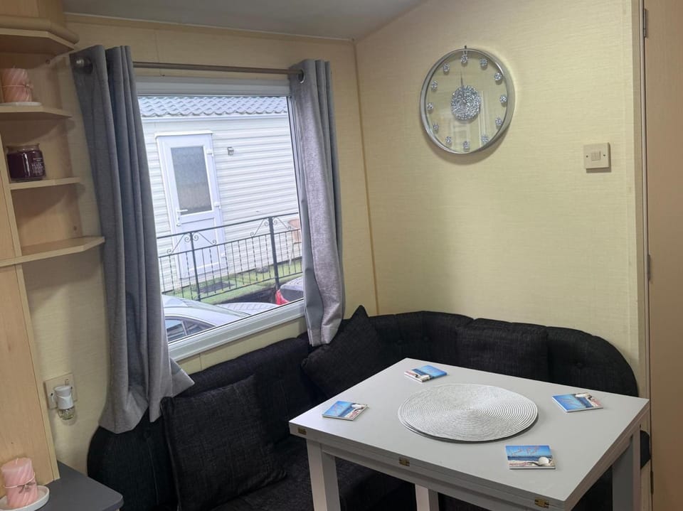 Seaside Getaways Caravan Hire Campground/ 
RV Resort in Chapel Saint Leonards